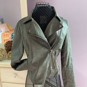 EUC BB DAKOTA faux leather jacket. Size small.
